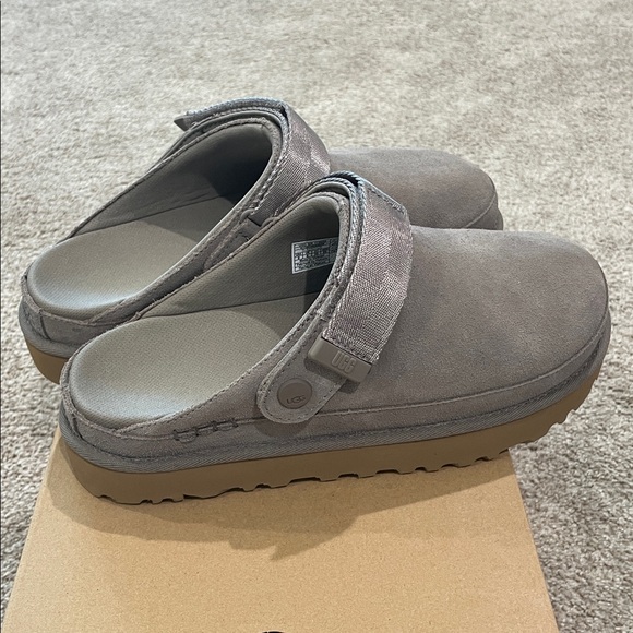 Ugg - Picture 2 of 6